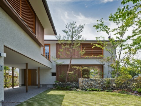 琵琶湖湖畔の家