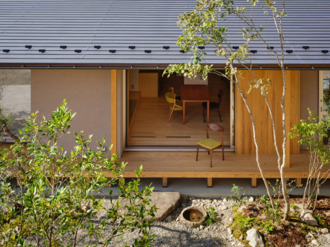 光と緑の寄り添う平屋