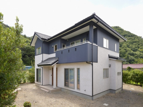 景色の見える2階ランドリールームのある家