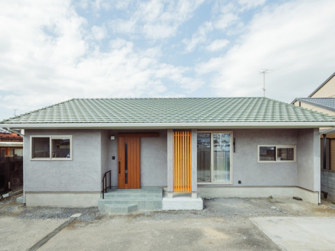 自然のぬくもりと暮らす、コンパクトな平屋