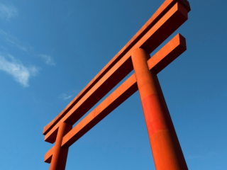 空気科学住宅（コラム）「空気神社」とは？―見えない御神体を抱く森の社 を更新しました 。