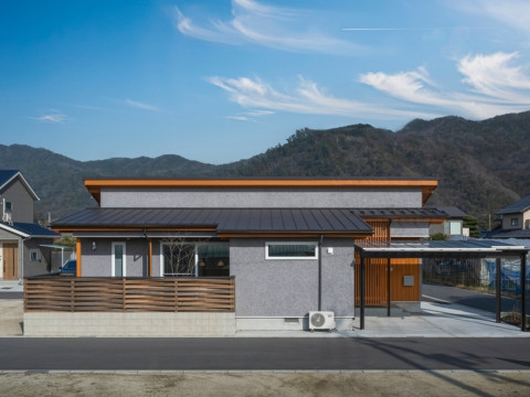 L字リビングの家