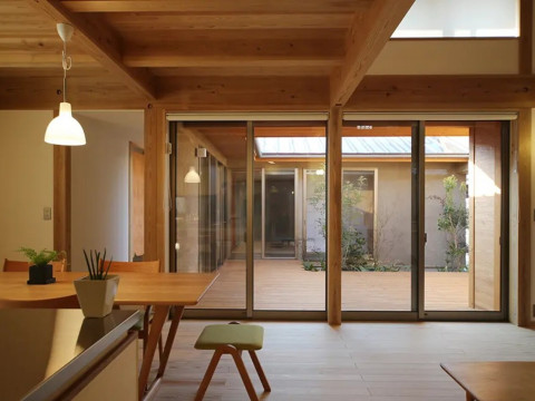 播磨の連屋 ～2つの甍の並ぶ平屋風の家～