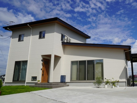 自然素材のぬくもりで、心が安らぐ家