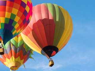 空気科学住宅（コラム） なぜ熱気球は空に浮かぶ？―空気と熱気球のヒミツ